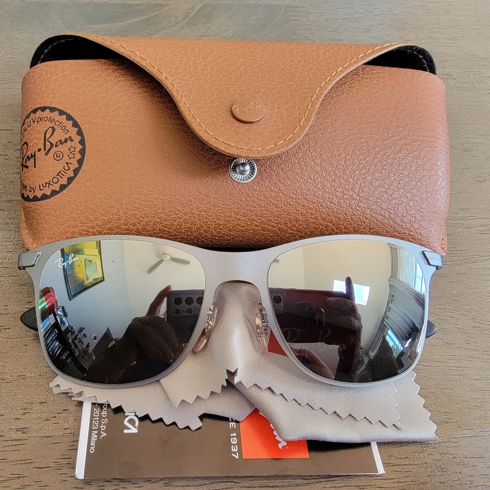 Men's Gray Mirror Raybans